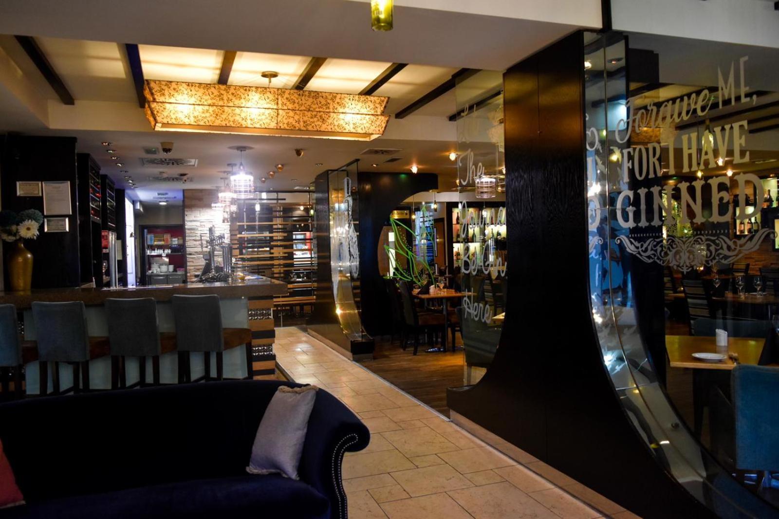 The Bluebell Hotel Neath Eksteriør bilde