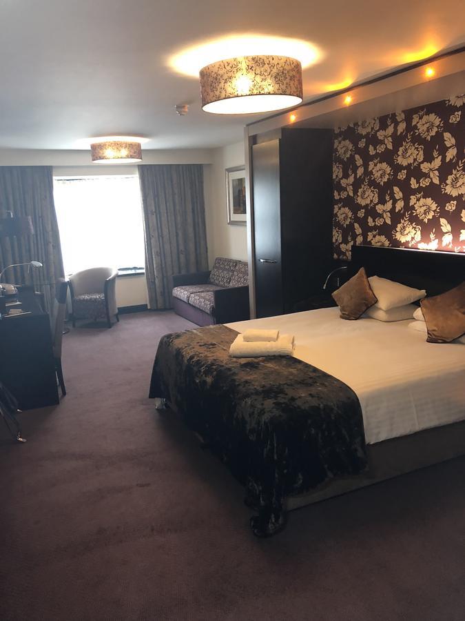 The Bluebell Hotel Neath Eksteriør bilde