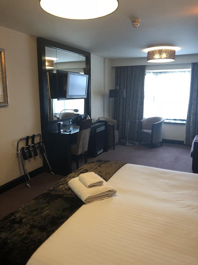 The Bluebell Hotel Neath Eksteriør bilde