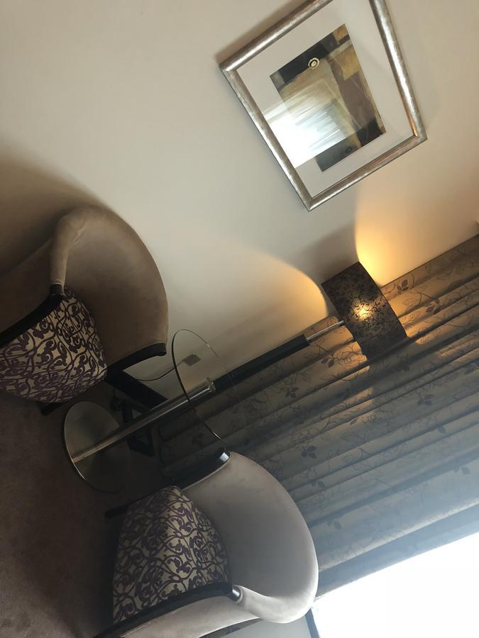 The Bluebell Hotel Neath Eksteriør bilde