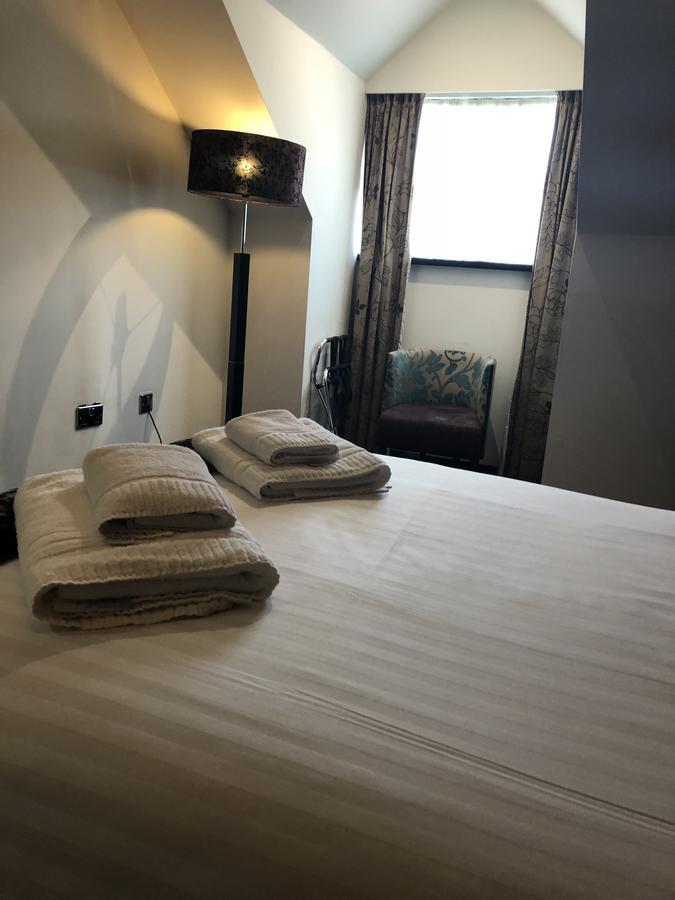 The Bluebell Hotel Neath Eksteriør bilde