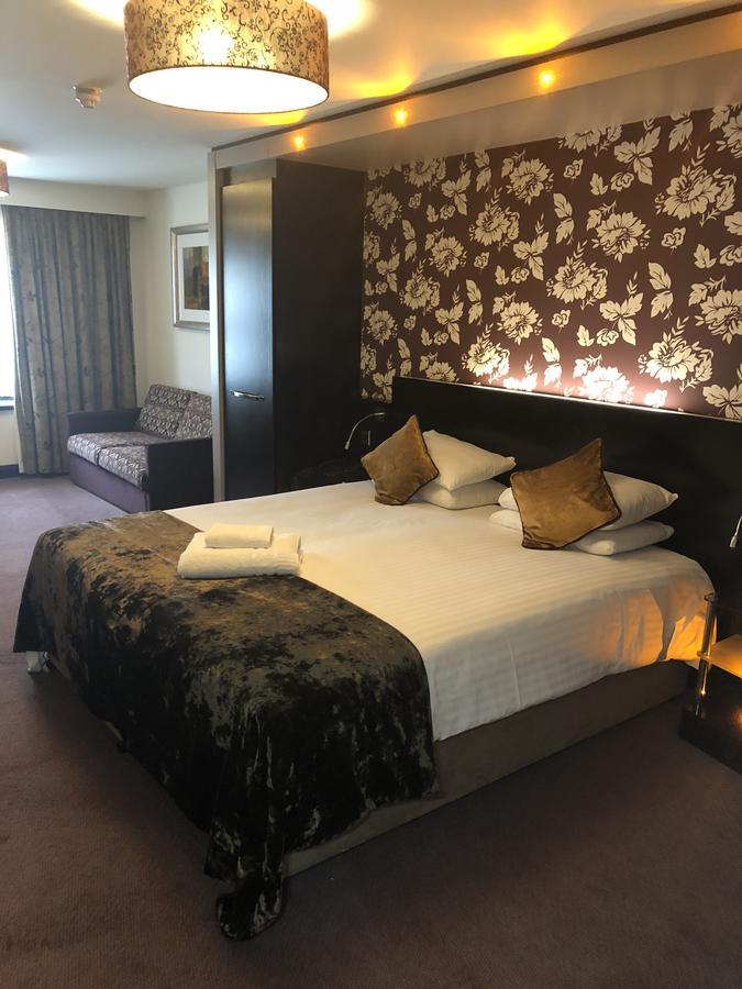 The Bluebell Hotel Neath Eksteriør bilde