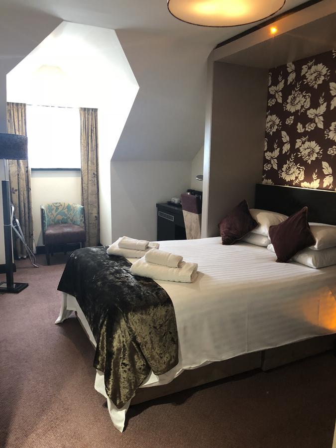 The Bluebell Hotel Neath Eksteriør bilde