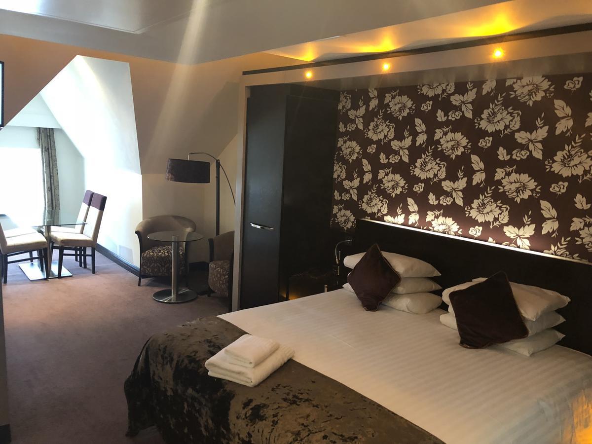 The Bluebell Hotel Neath Eksteriør bilde