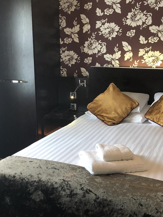 The Bluebell Hotel Neath Eksteriør bilde