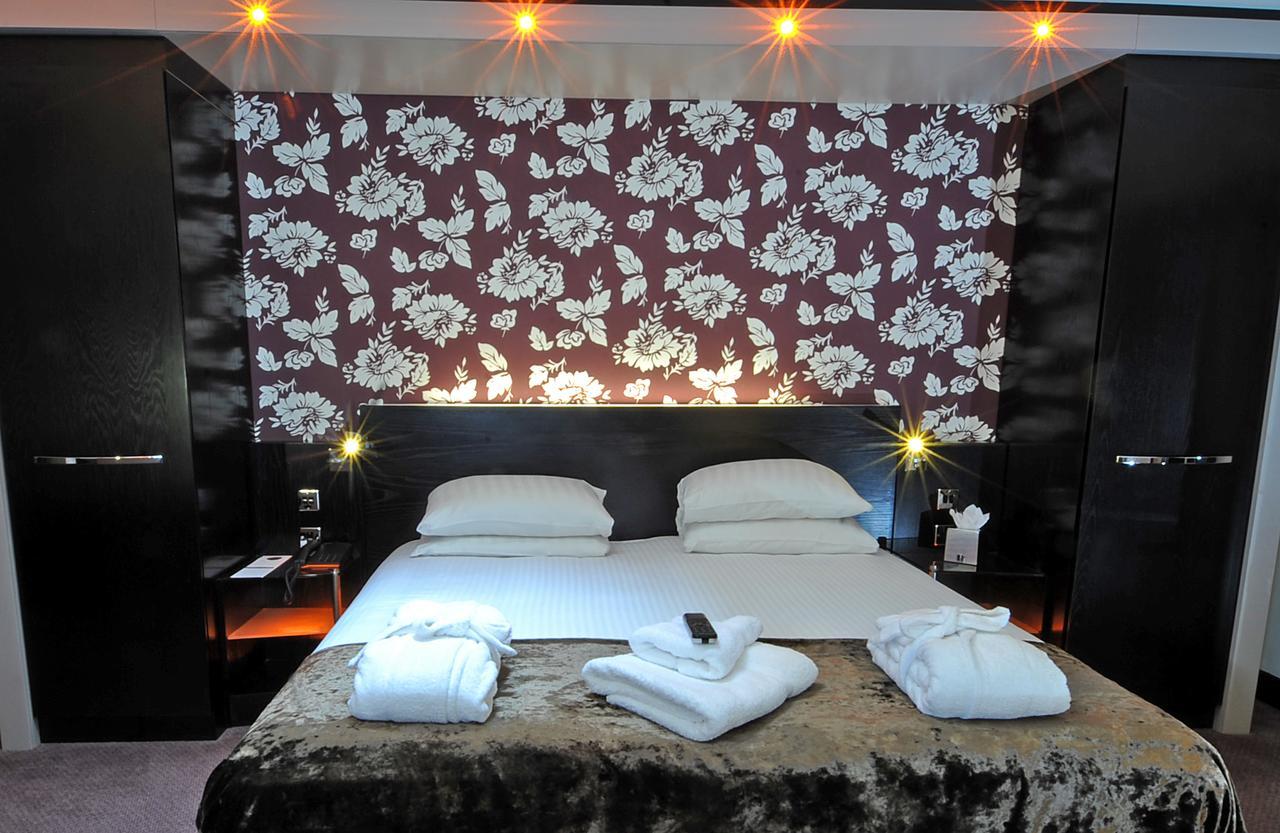 The Bluebell Hotel Neath Eksteriør bilde